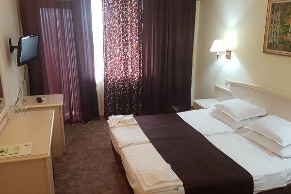 EE and F guest house